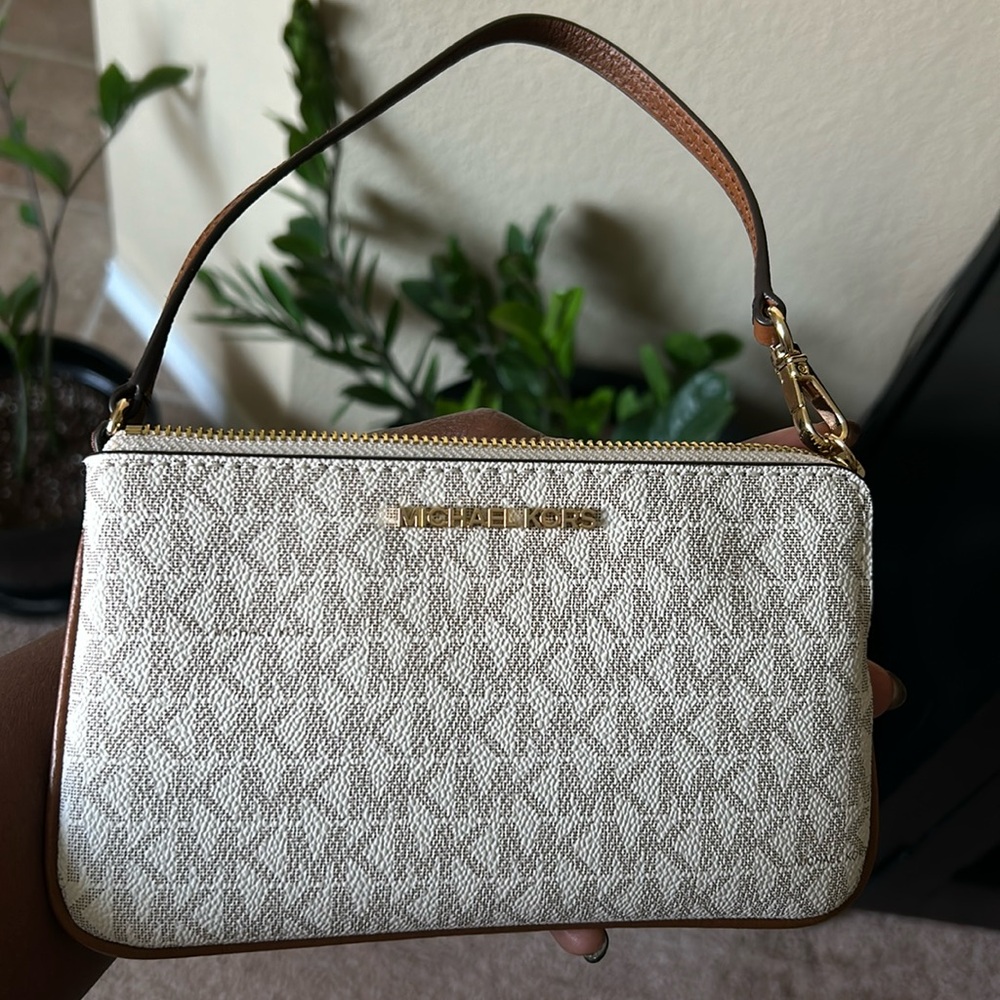 MICHAEL KORS wristlet or clutch